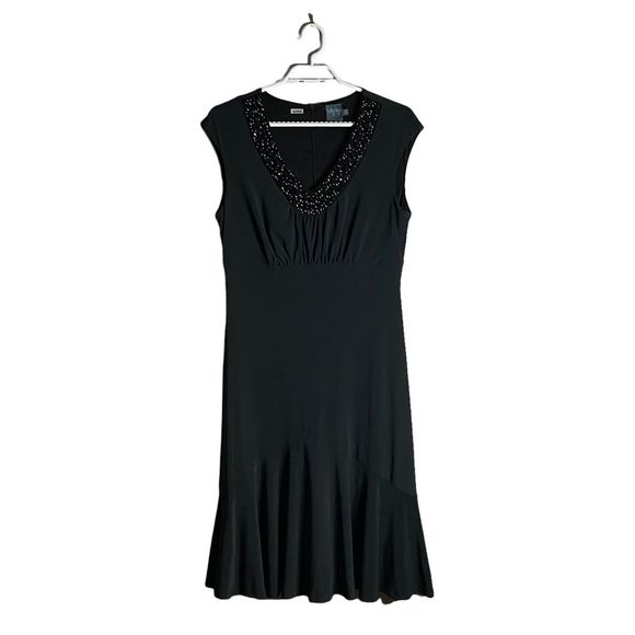 Gabby Skye Dresses & Skirts - Gabby Skye Women's Charcoal Grey Embellished V-Neck Cocktail Dress